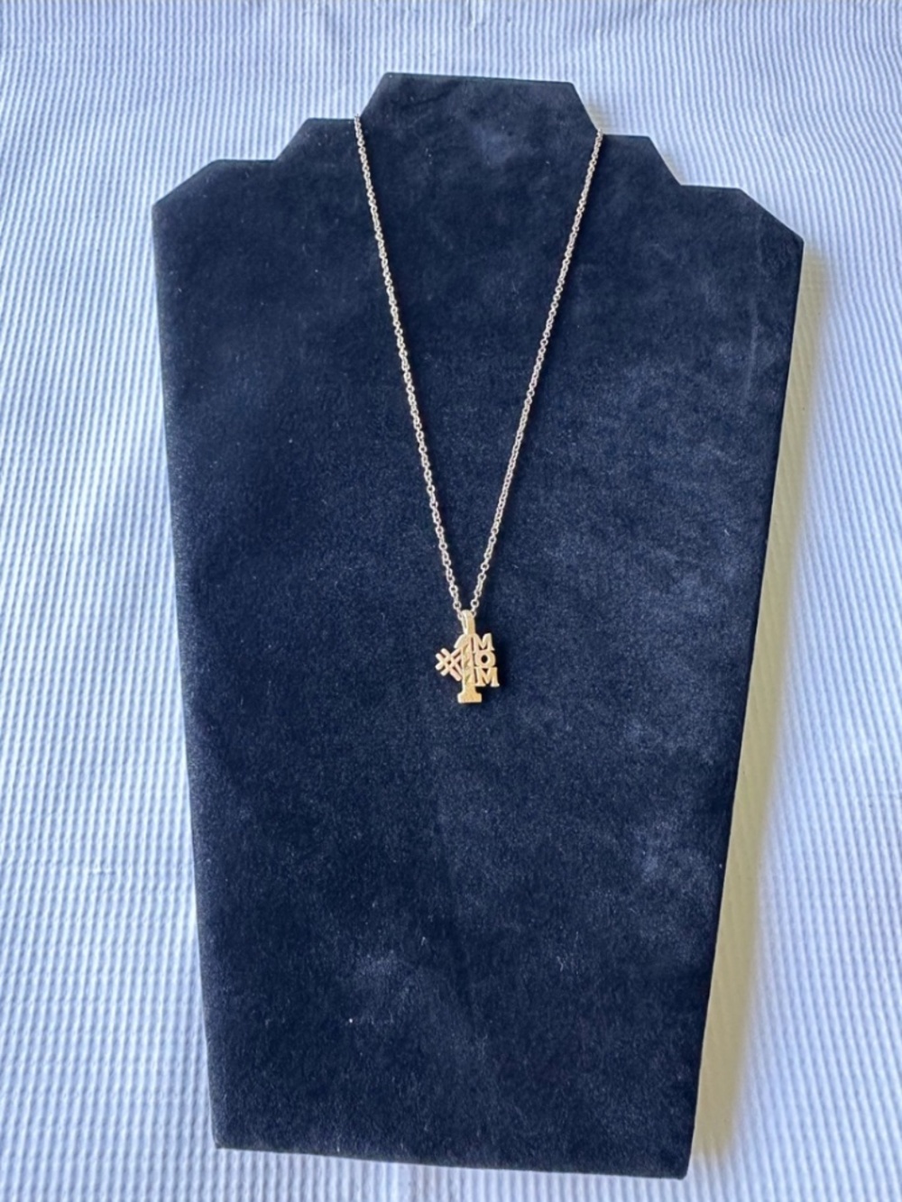#1 MOM Gold Initial Pendant Necklace